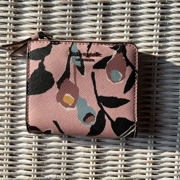 Kate Spade wallet - Picture 1 of 5